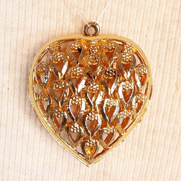 Hollow Heart Pendant Gold Tone Open Work Pattern - Picture 2 of 6